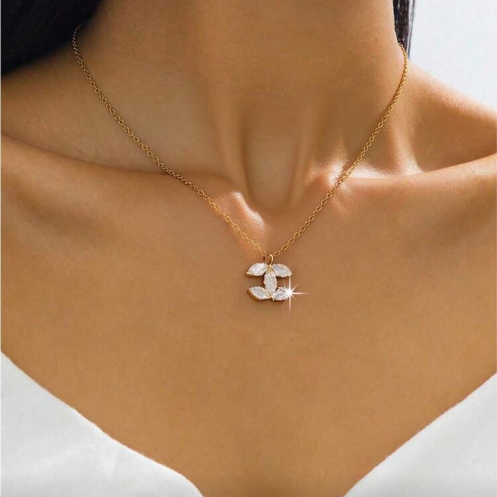 Elegant Gold and Silver Pendant Necklace